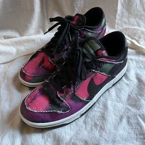 Nike dunk graffiti pink shoes. Mens 7